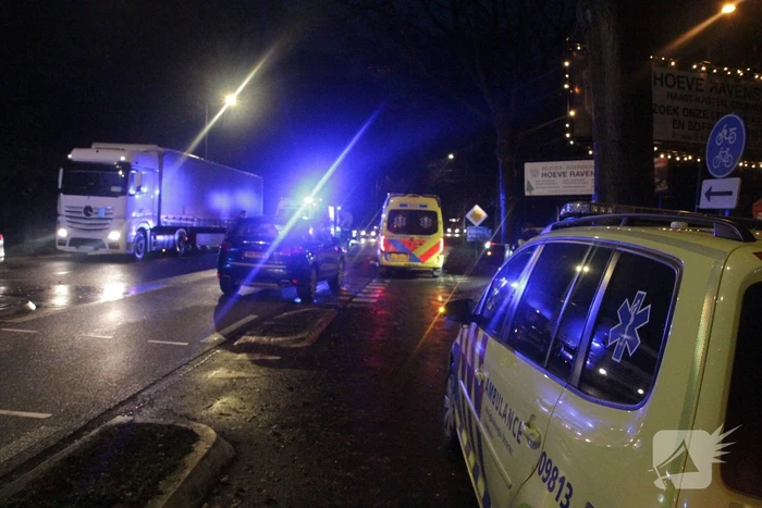 Fietser geschept door personenauto