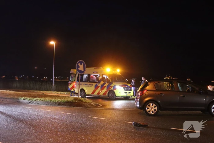 Motorrijder zwaargewond bij botsing met auto