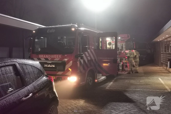 Bewoonster gewond bij woningbrand