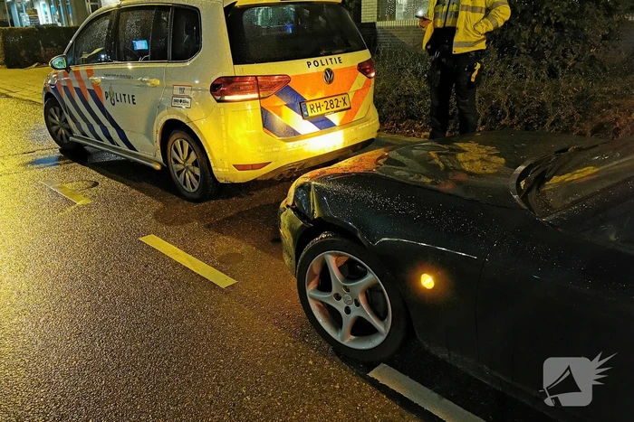 Bezorgscooter en auto botsen op elkaar