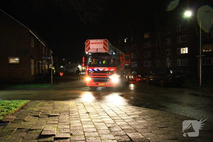 Brandweer haalt overleden persoon uit woning