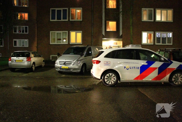 Brandweer haalt overleden persoon uit woning