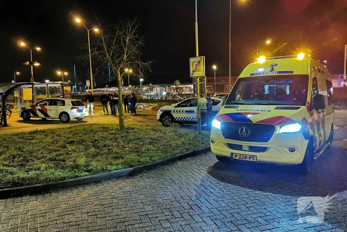 Botsing tussen fietser en auto op rotonde