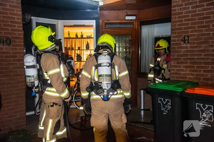 Buurman ontdekt brand in woning van buren
