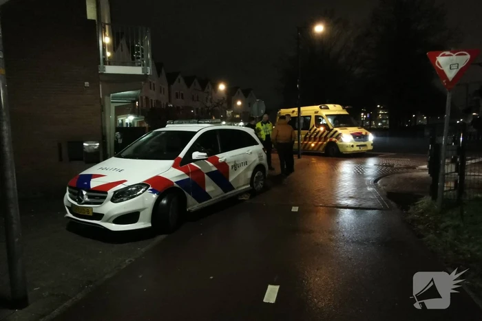 Voetganger en scooterrijder in botsing