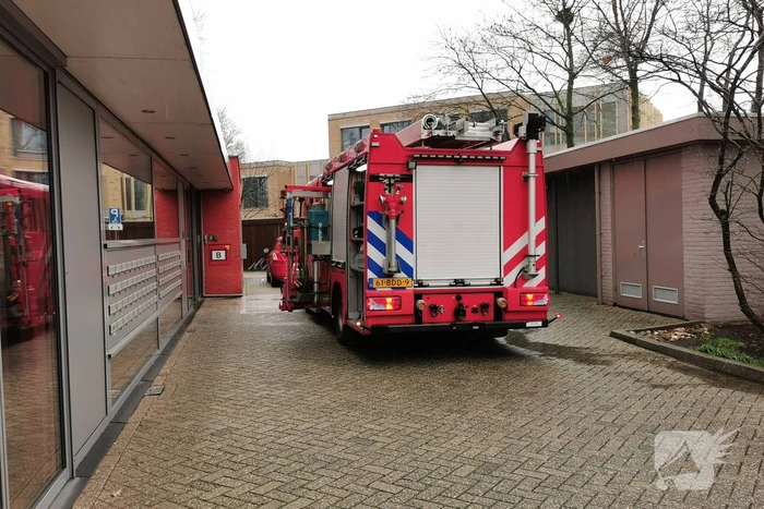 Brandweer ventileert woning na kleine brand