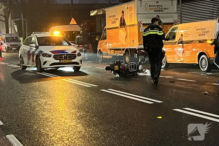 Voetganger en brommerrijder gewond bij botsing