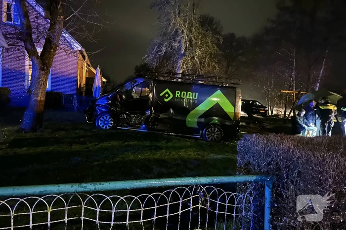Grote ravage na ongeval tussen twee voertuigen