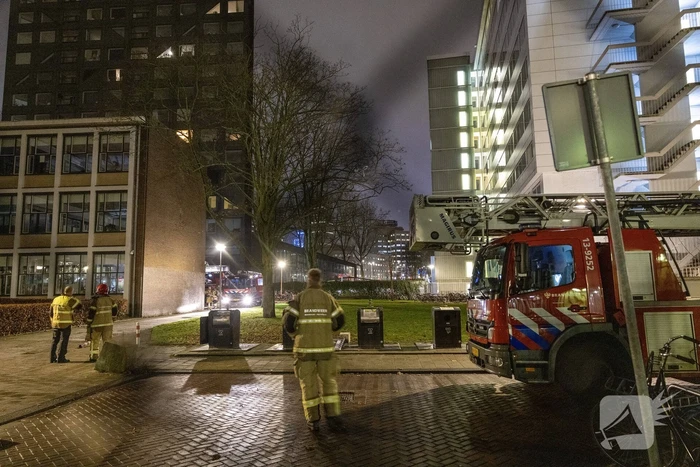 Grote brand op de vierde etage van flatgebouw