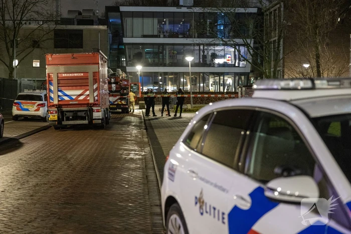 Grote brand op de vierde etage van flatgebouw