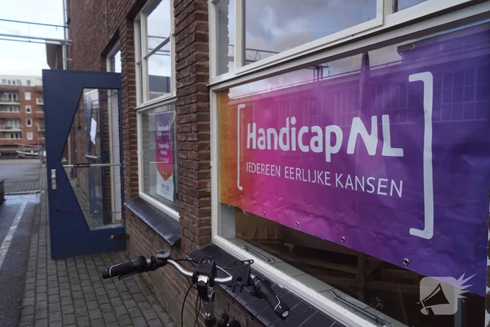 Vrijwilligers van HandicapNL maken Glazenhuis voor iedereen toegankelijk