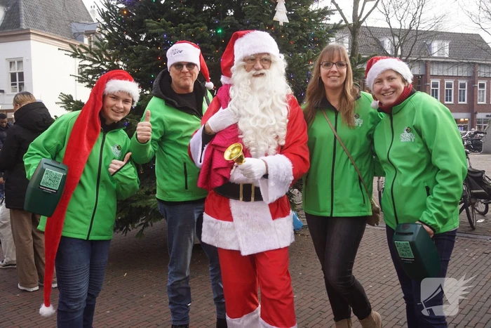 Sinterklaascomité op pad met kerstman voor Glazenhuis