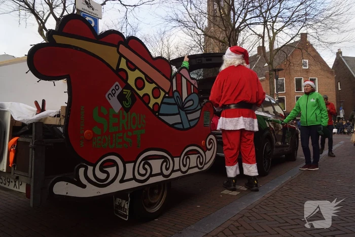 Sinterklaascomité op pad met kerstman voor Glazenhuis