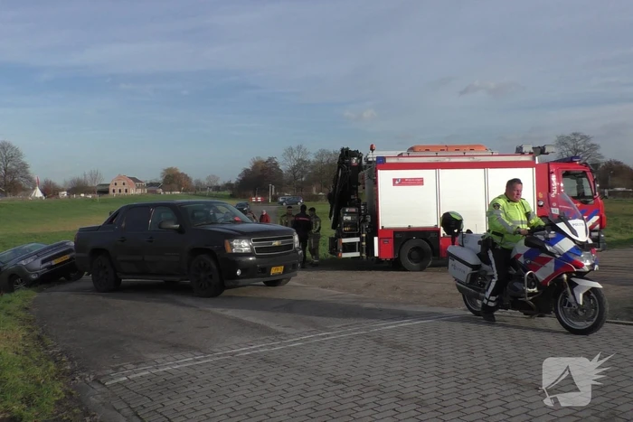 Voertuig belandt in greppel