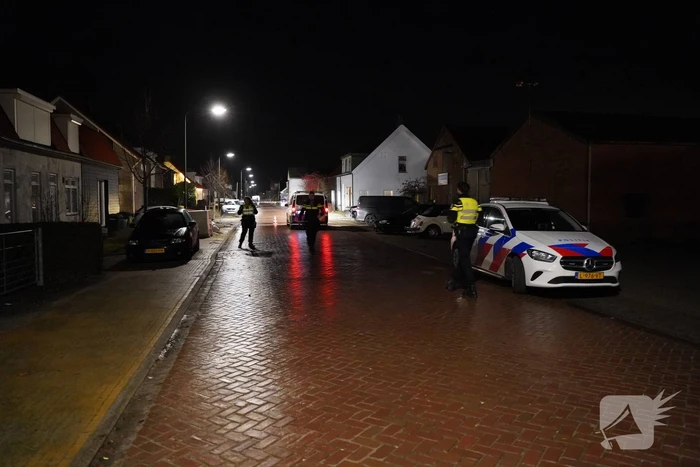 Aanhoudingen nadat bestuurder op agenten inrijd, politie lost schoten op auto
