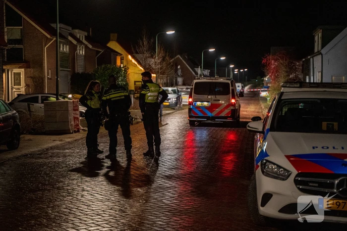 Aanhoudingen nadat bestuurder op agenten inrijd, politie lost schoten op auto