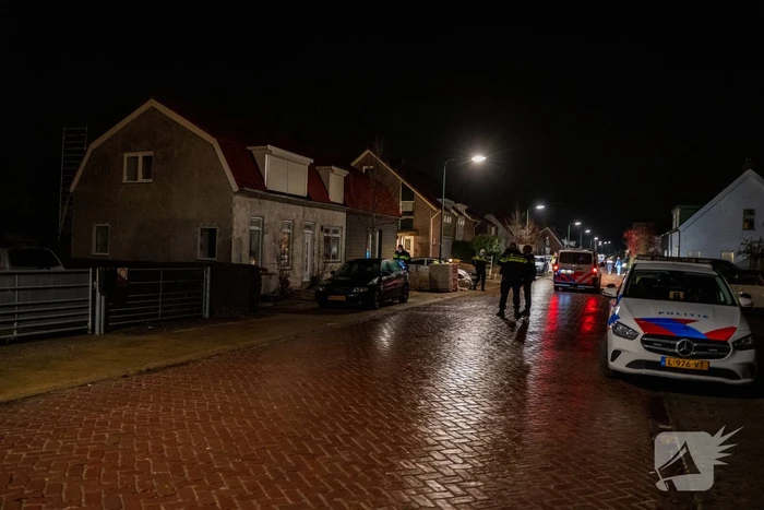 Aanhoudingen nadat bestuurder op agenten inrijd, politie lost schoten op auto