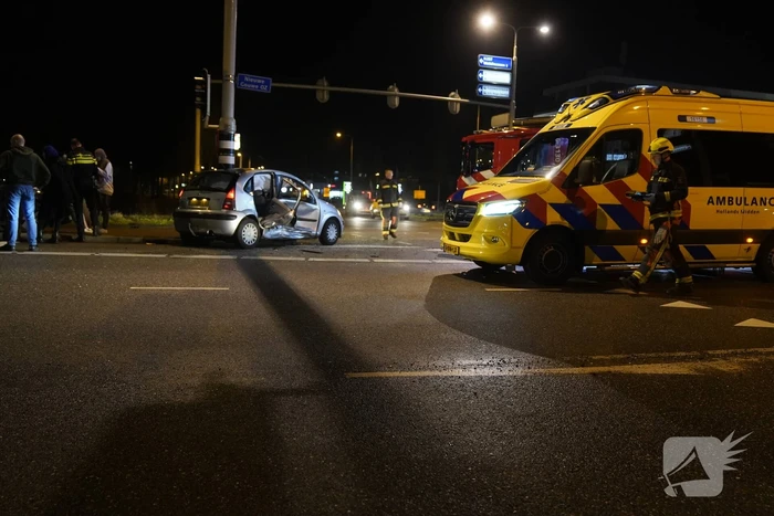 Gewonden en flinke schade na aanrijding