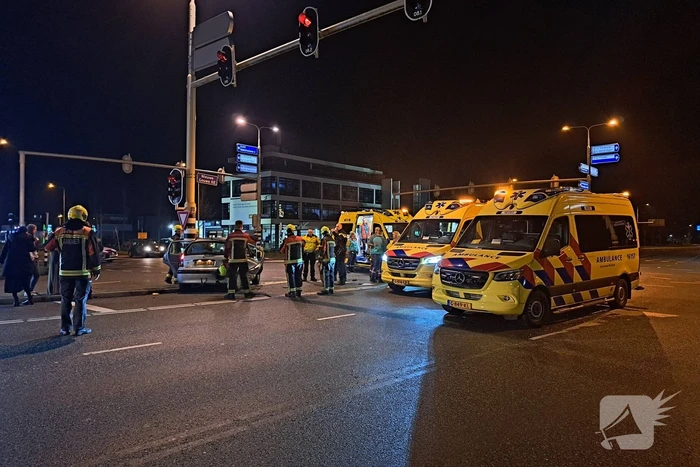 Gewonden en flinke schade na aanrijding