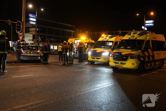 Gewonden en flinke schade na aanrijding
