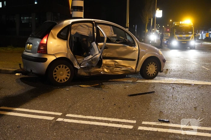 Gewonden en flinke schade na aanrijding