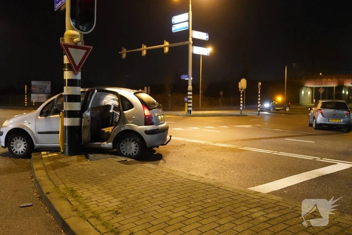 Gewonden en flinke schade na aanrijding