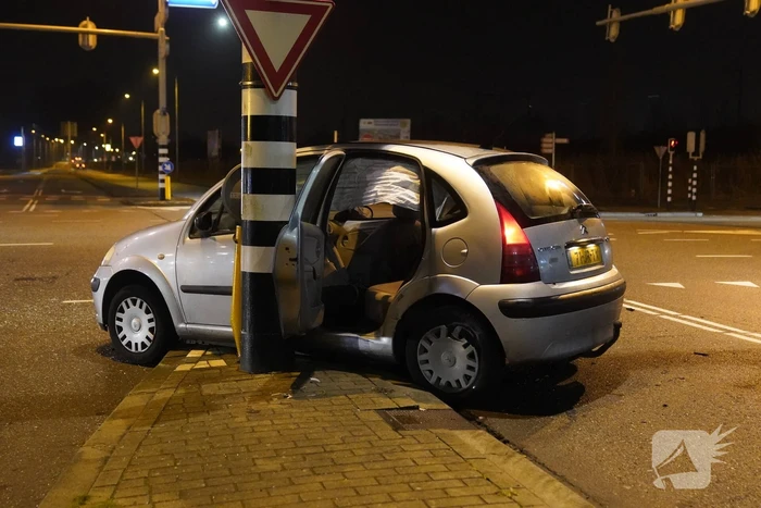 Gewonden en flinke schade na aanrijding