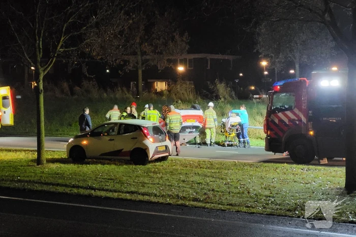 Auto slaat over de kop bij ongeval
