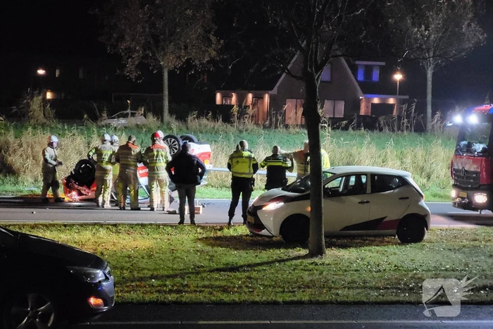 Auto slaat over de kop bij ongeval