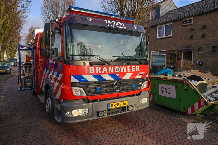 Stopcontact vliegt in brand door kortsluiting