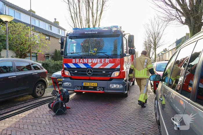 Stopcontact vliegt in brand door kortsluiting