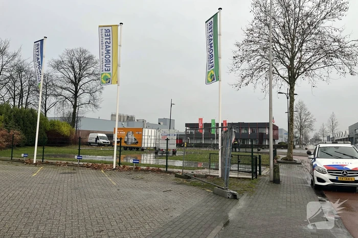Straat weggezakt door waterlekkage