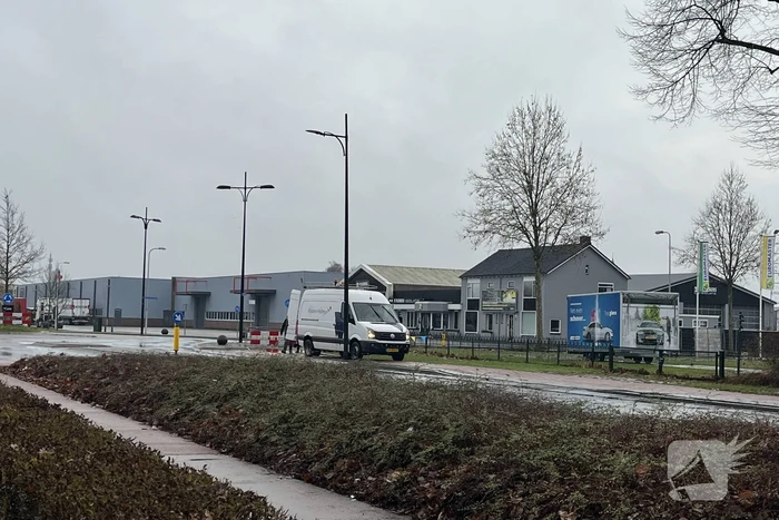 Straat weggezakt door waterlekkage