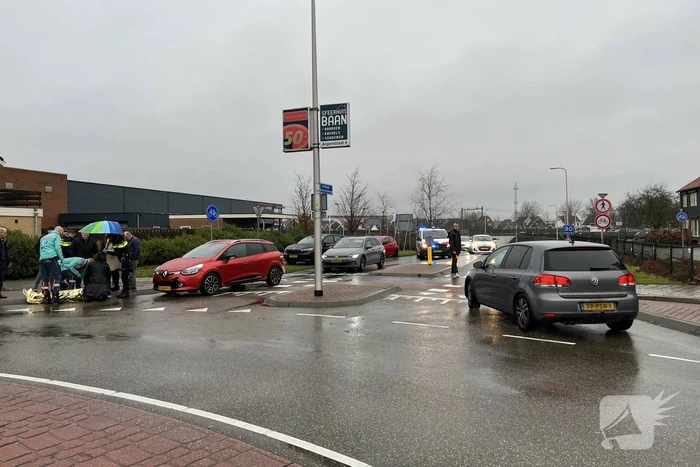 Automobilist en fietser in botsing op rotonde