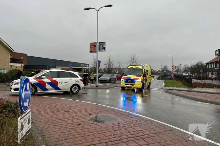 Automobilist en fietser in botsing op rotonde