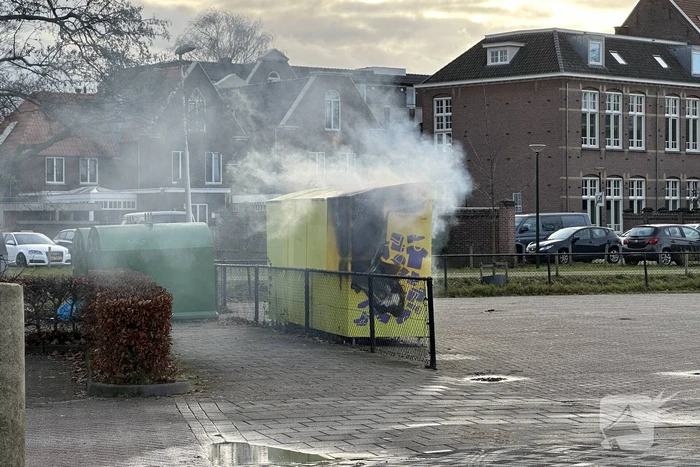 Textielcontainer uitgebrand