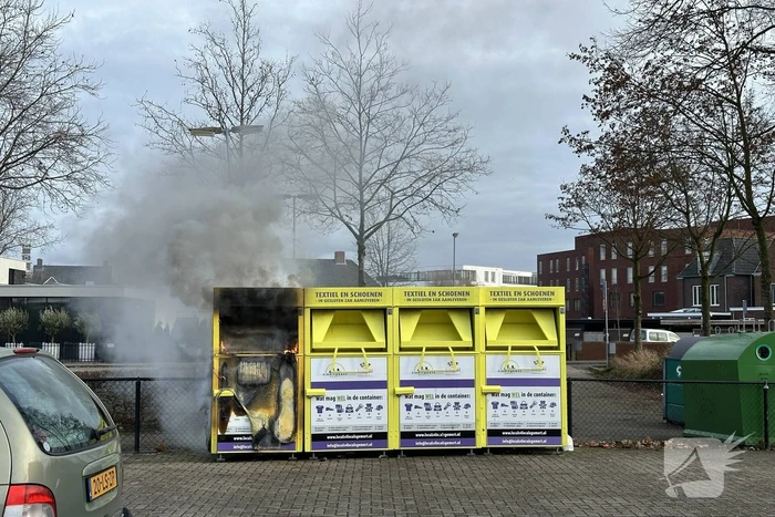 Textielcontainer uitgebrand