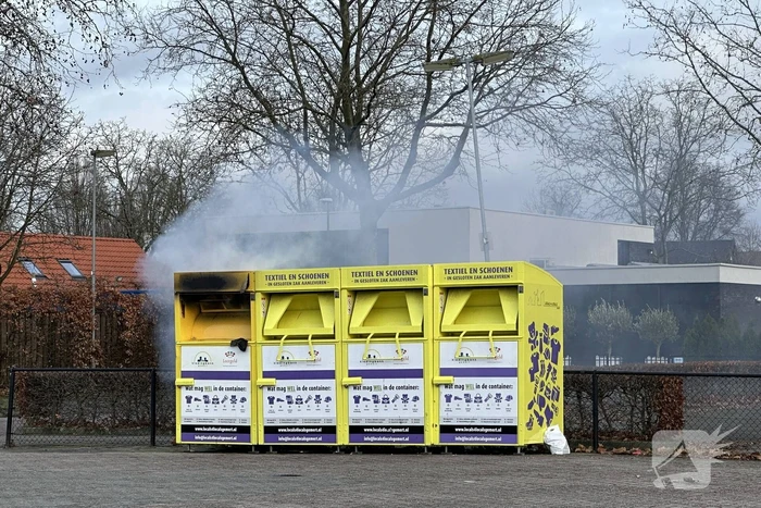 Textielcontainer uitgebrand