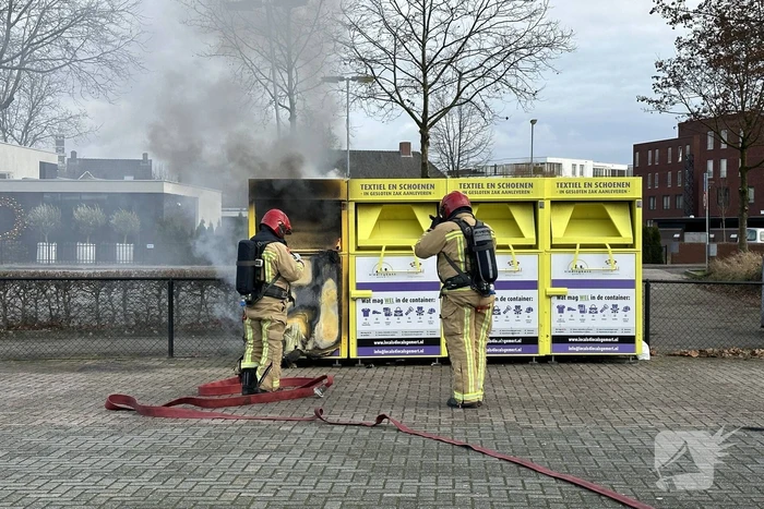 Textielcontainer uitgebrand