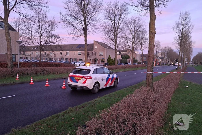 Politie onderzoekt verdacht pakket bij bushalte