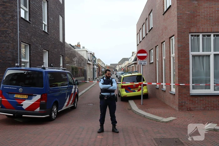 Arrestatieteam ingezet en straat afgesloten voor vrouw met verward gedrag