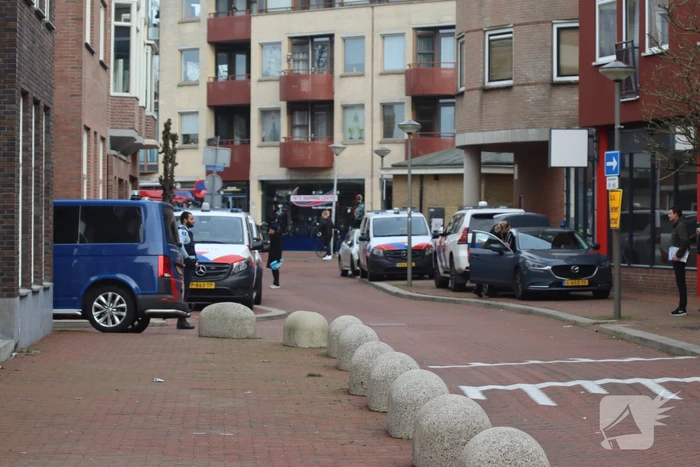 Arrestatieteam ingezet en straat afgesloten voor vrouw met verward gedrag