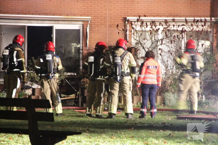 Grote brand verwoest twee woningen