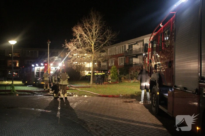 Grote brand verwoest twee woningen