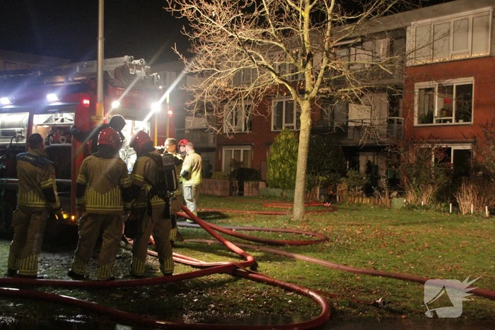 Grote brand verwoest twee woningen