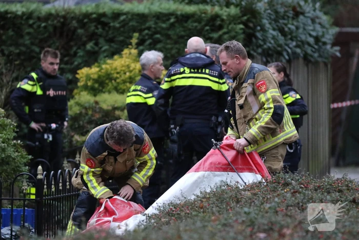 Overleden persoon aangetroffen na melding van overval, persoon aangehouden
