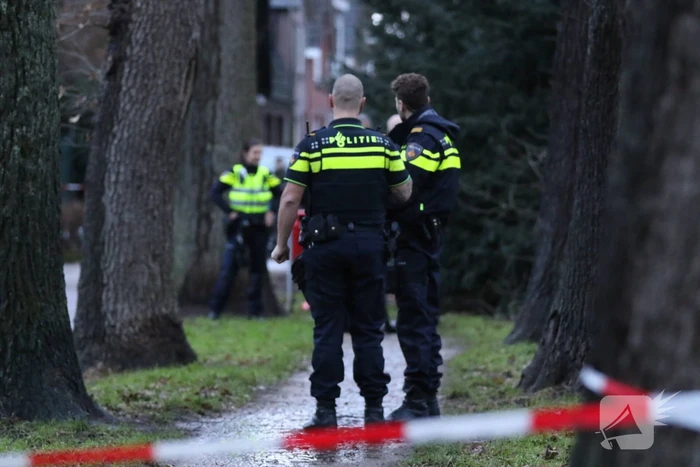 Overleden persoon aangetroffen na melding van overval, persoon aangehouden