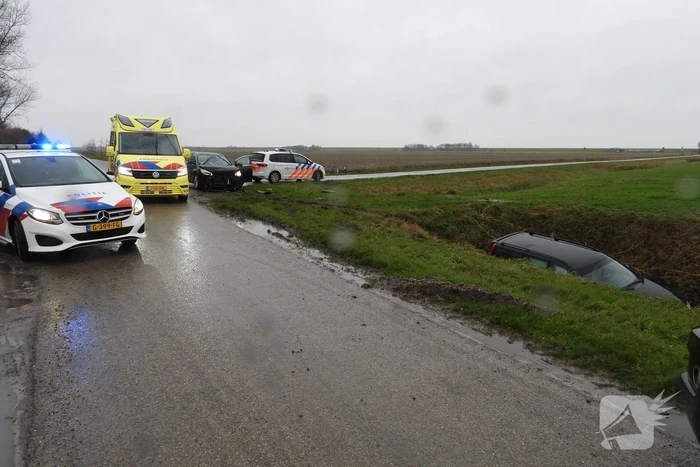 Flinke schade en voertuig te water na aanrijding