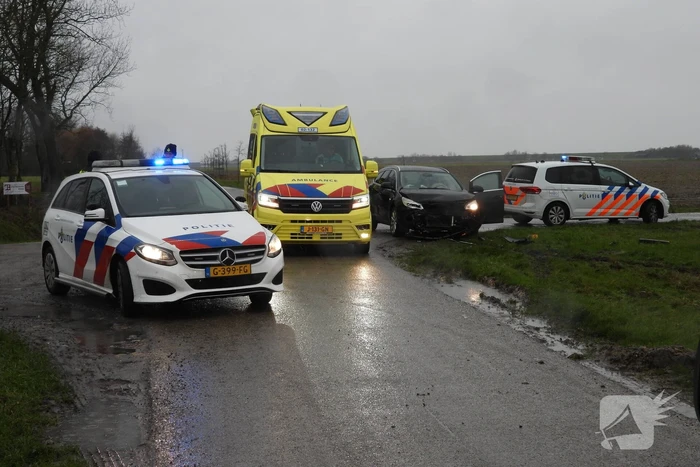 Flinke schade en voertuig te water na aanrijding
