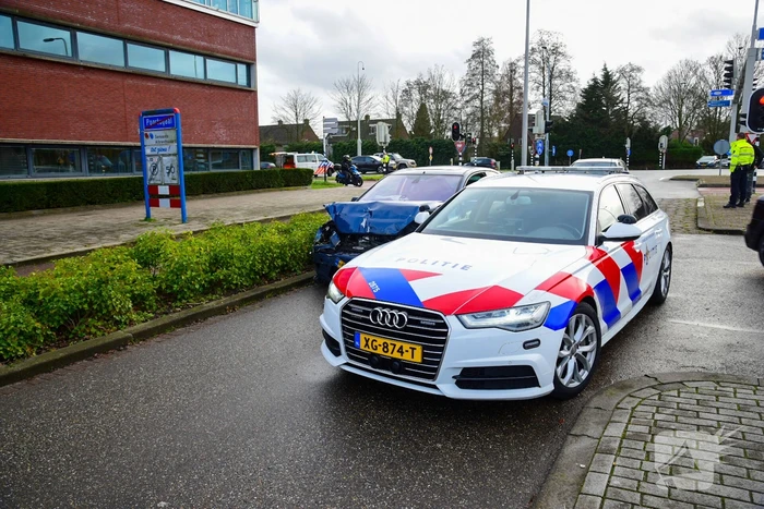 Aanhouding na ongeval tussen auto en bestelbus